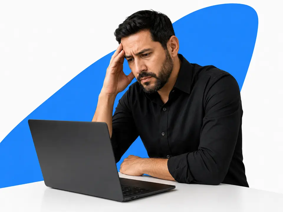 Empresario analiza las pocas consultas, la conversión de su web y su visibilidad en Google